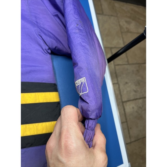 Minnesota Vikings Game Day /Logo 7 purple puffer hooded Jacket Large 14-16 Youth - Picture 4 of 16